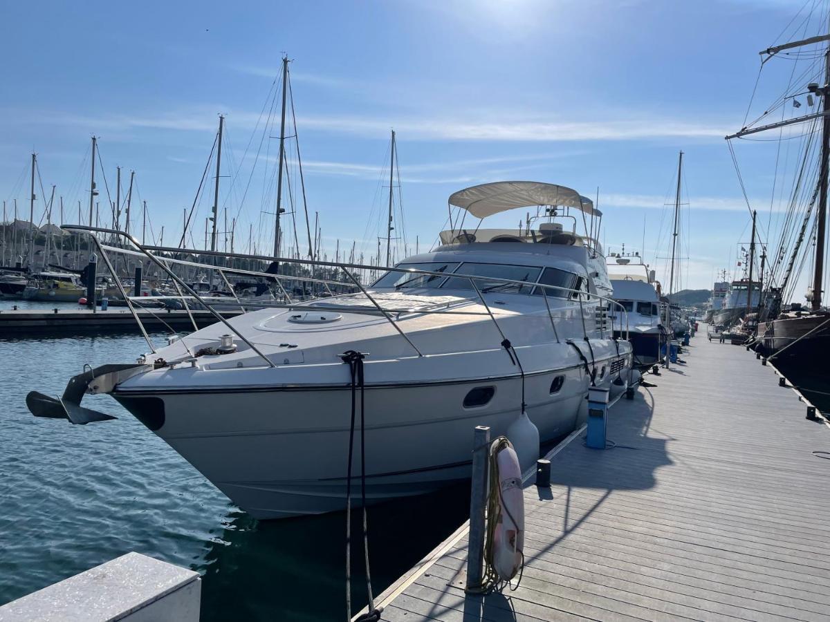 Отель Tranquility Yachts -A 52Ft Motor Yacht With Waterfront Views Over Plymouth. Экстерьер фото